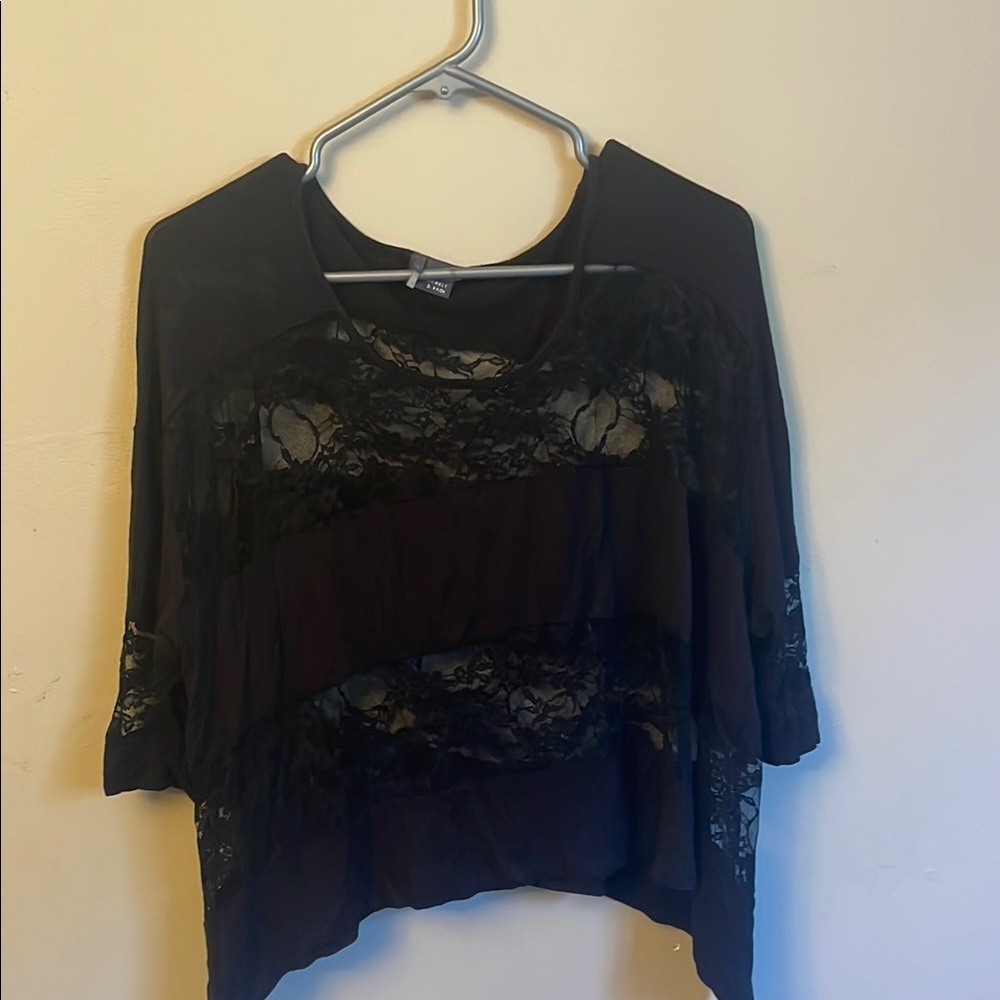 Elegant Black Lace Women's Top (Bin U)​​